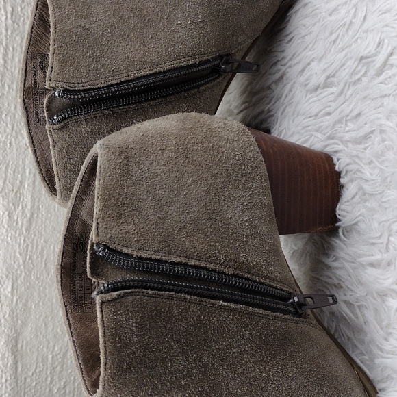 Vionic Faros Tan Suede Leather Fringed Upper Almond Toe Side Zip Ankle Bootie - Picture 5 of 16